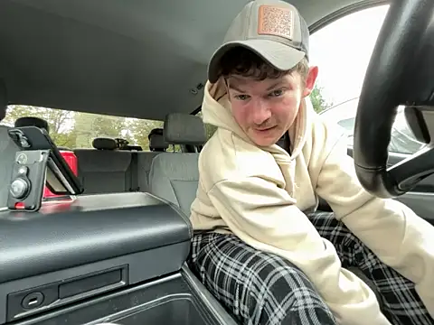 skittlez82 online show from October 18, 8:03 pm