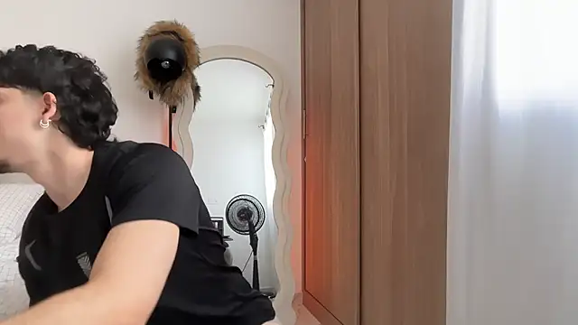 zenn rush1 online show from December 4, 1:51 pm