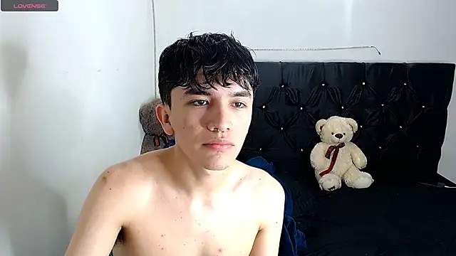 Snapshot of benji_hoter chatting on October 14, 7:54 pm benji hoter online show from October 14, 7:54 pm