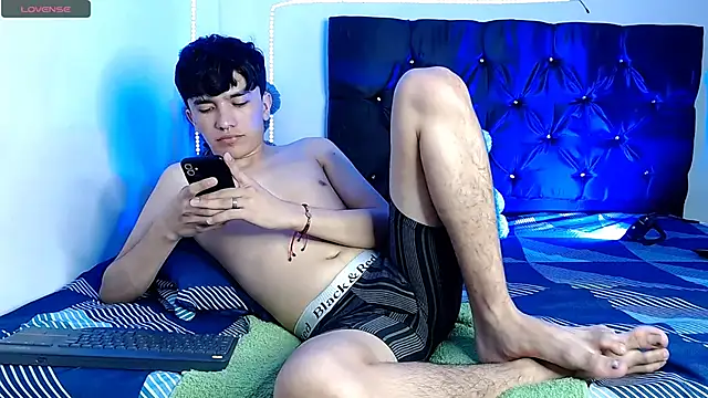 Snapshot of benji_hoter chatting on September 21, 10:21 pm benji hoter online show from September 21, 10:21 pm