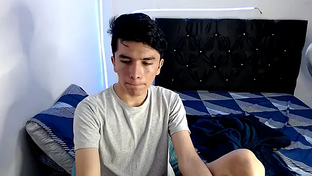 Snapshot of benji_hoter chatting on January 27, 5:15 pm benji hoter online show from January 27, 5:15 pm