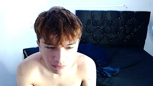 Snapshot of benji_hoter chatting on December 18, 7:52 pm benji hoter online show from December 18, 7:52 pm