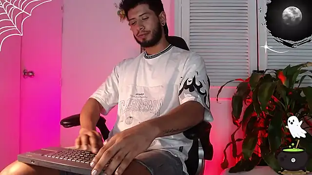 Snapshot of Colby_brown03 chatting on October 13, 8:37 pm Colby brown03 online show from October 13, 8:37 pm