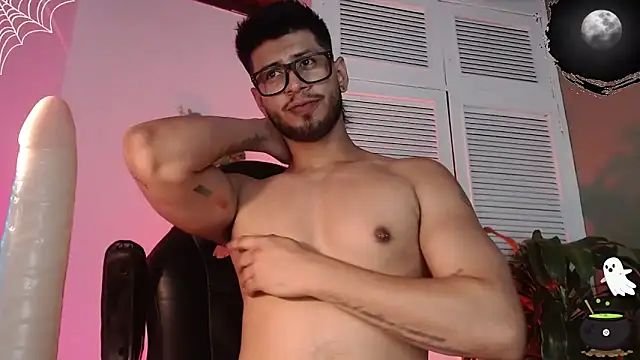 Snapshot of Colby_brown03 chatting on October 21, 8:01 pm Colby brown03 online show from October 21, 8:01 pm