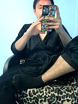 charlesss19 online show from December 1, 9:56 am