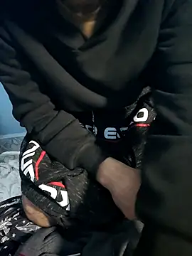 charlesss19 online show from February 3, 4:43 am