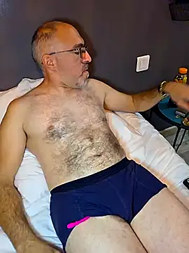 Snapshot of Crosss-23cm chatting on October 12, 6:35 pm Crosss-23cm online show from October 12, 6:35 pm