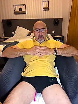 Snapshot of Crosss-23cm chatting on October 2, 6:45 pm Crosss-23cm online show from October 2, 6:45 pm