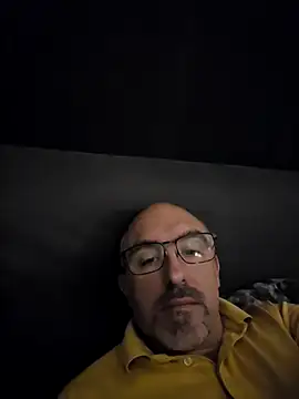 Snapshot of Crosss-23cm chatting on October 4, 7:51 pm Crosss-23cm online show from October 4, 7:51 pm