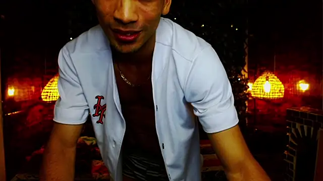 Snapshot of SonicJ25 chatting on January 11, 4:06 am SonicJ25 online show from January 11, 4:06 am