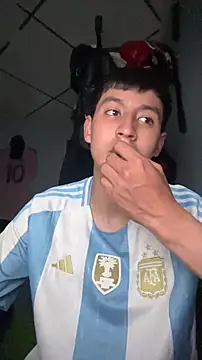 Stiven 017 online show from April 2, 4:43 am