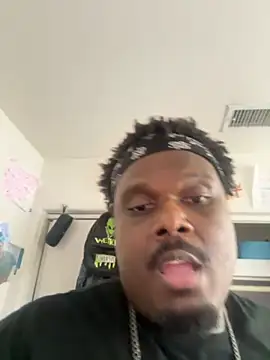 Snapshot of BigBossaNova69 chatting on October 6, 2:16 am BigBossaNova69 online show from October 6, 2:16 am