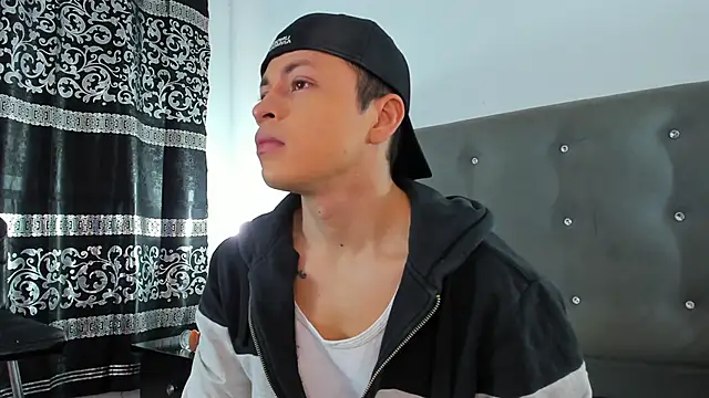 Snapshot of Angel_Cuervo chatting on December 14, 12:23 pm Angel Cuervo online show from December 14, 12:23 pm