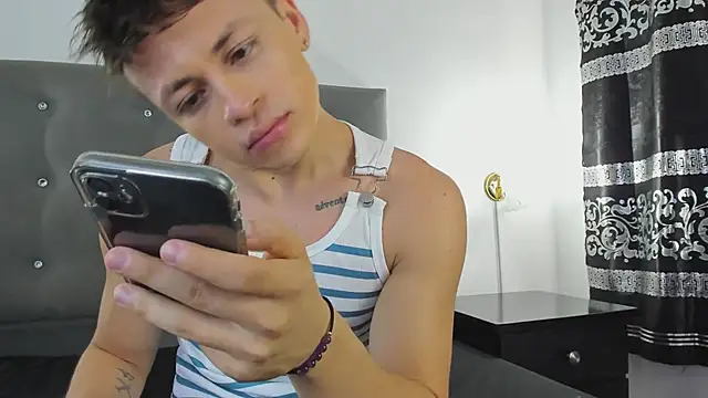 Snapshot of Angel_Cuervo chatting on December 27, 7:24 pm Angel Cuervo online show from December 27, 7:24 pm