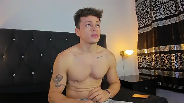 Snapshot of Angel_Cuervo chatting on February 14, 12:47 pm Angel Cuervo online show from February 14, 12:47 pm