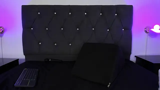 Snapshot of Angel_Cuervo chatting on October 4, 12:54 pm Angel Cuervo online show from October 4, 12:54 pm