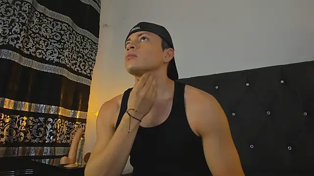 Snapshot of Angel_Cuervo chatting on January 14, 12:35 pm Angel Cuervo online show from January 14, 12:35 pm