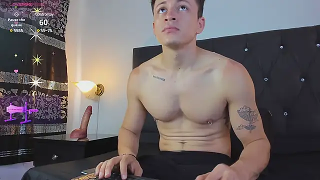 Snapshot of Angel_Cuervo chatting on February 18, 7:32 pm Angel Cuervo online show from February 18, 7:32 pm