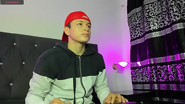Snapshot of Angel_Cuervo chatting on March 4, 12:33 pm Angel Cuervo online show from March 4, 12:33 pm