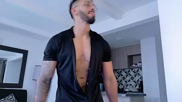 Snapshot of tony_muscle chatting on September 13, 8:43 pm tony muscle online show from September 13, 8:43 pm