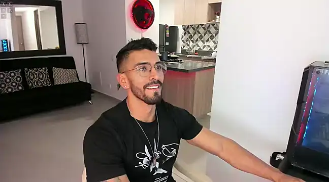 Snapshot of tony_muscle chatting on February 9, 1:12 am tony muscle online show from February 9, 1:12 am