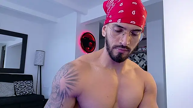 Snapshot of tony_muscle chatting on September 14, 9:50 pm tony muscle online show from September 14, 9:50 pm