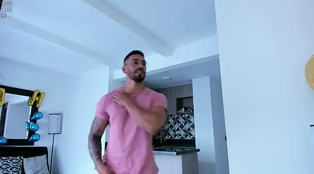 Snapshot of tony_muscle chatting on December 29, 8:04 pm tony muscle online show from December 29, 8:04 pm