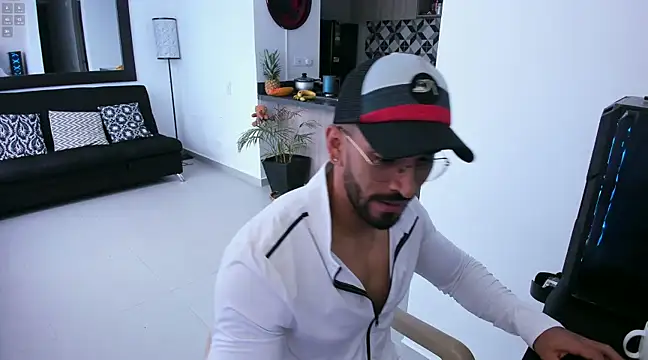 Snapshot of tony_muscle chatting on February 9, 12:52 pm tony muscle online show from February 9, 12:52 pm