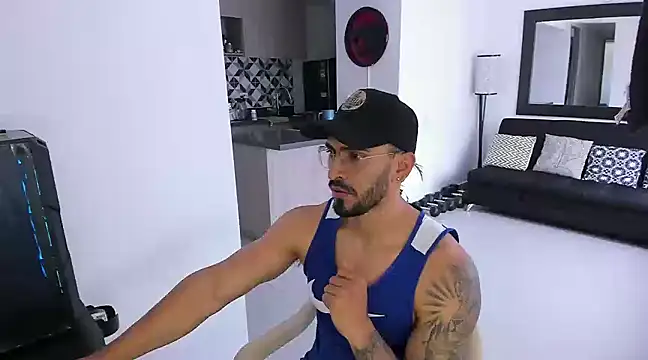 Snapshot of tony_muscle chatting on March 2, 5:20 pm tony muscle online show from March 2, 5:20 pm