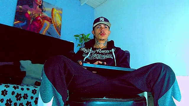 Snapshot of HannibalLester chatting on October 31, 6:50 am HannibalLester online show from October 31, 6:50 am