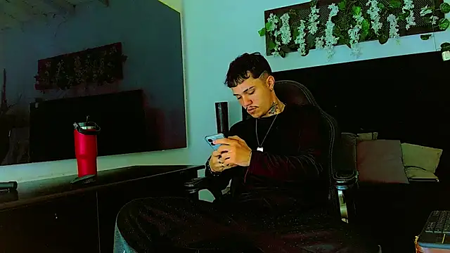 HannibalLester online show from April 3, 12:13 pm