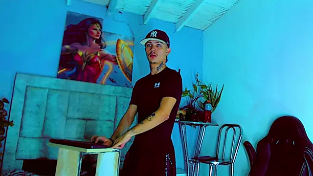 Snapshot of HannibalLester chatting on October 23, 5:00 am HannibalLester online show from October 23, 5:00 am