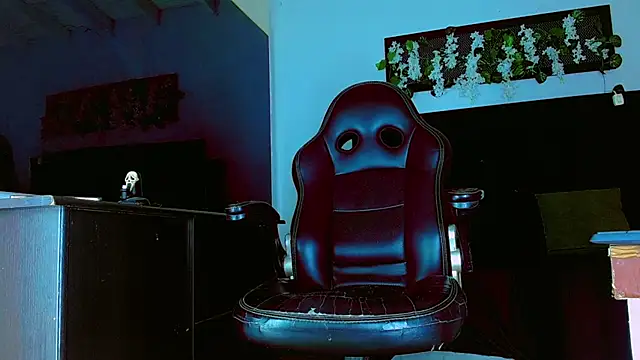 HannibalLester online show from April 24, 9:39 pm