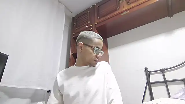 dilanhorny 486 online show from December 13, 5:43 pm