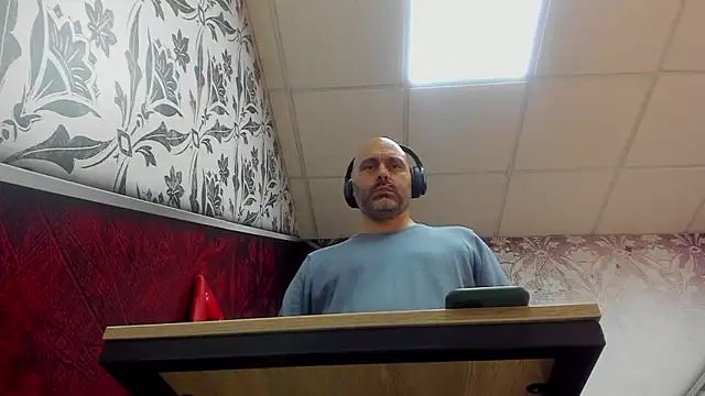 Gabriel Harmant online show from December 2, 1:44 pm