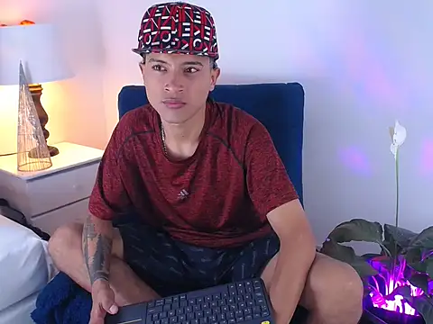 Edward Milleer online show from December 18, 3:33 pm