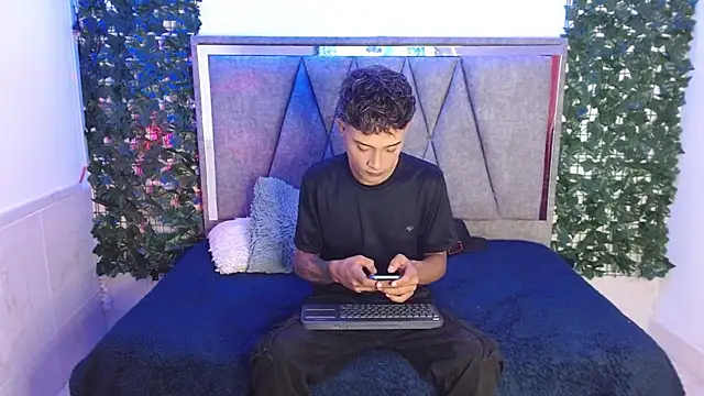 Edward Milleer online show from December 13, 2:38 pm