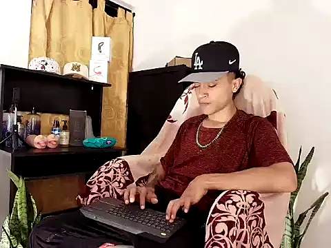 Edward Milleer online show from October 26, 3:41 am