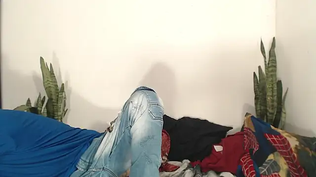 Snapshot of Edward_Milleer chatting on October 6, 1:43 am Edward Milleer online show from October 6, 1:43 am