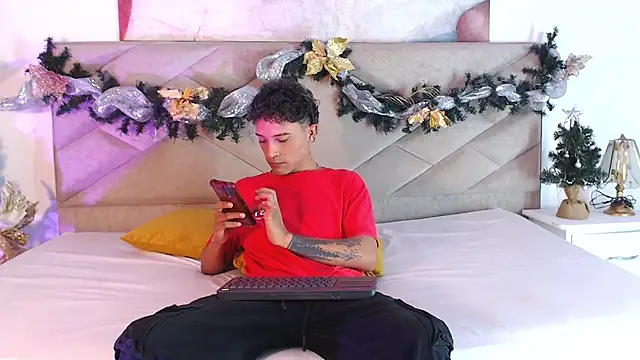 Edward Milleer online show from December 7, 3:04 am
