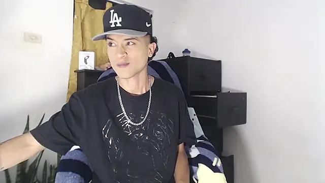 Snapshot of Edward_Milleer chatting on October 2, 11:14 am Edward Milleer online show from October 2, 11:14 am