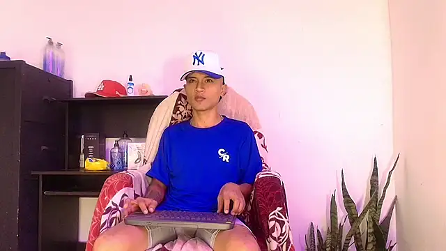 Snapshot of Edward_Milleer chatting on September 27, 11:35 pm Edward Milleer online show from September 27, 11:35 pm