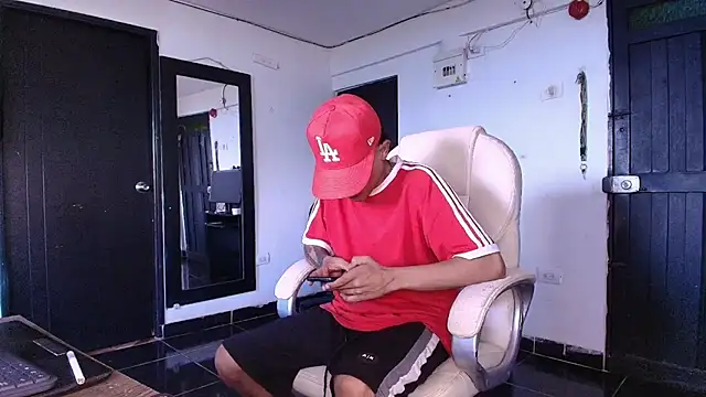 Edward Milleer online show from December 21, 5:32 pm