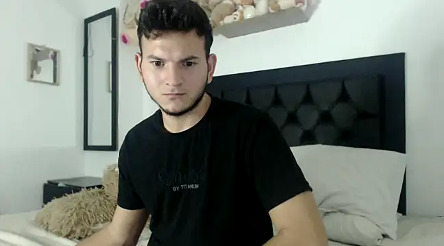 Latin Boy24 online show from February 12, 4:44 am