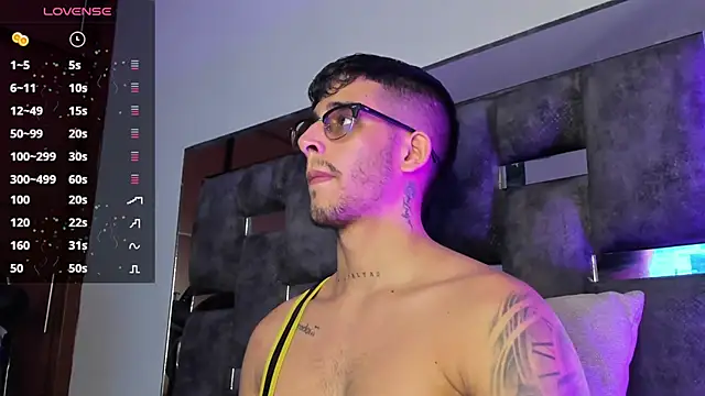 Snapshot of iamcamiloo_ chatting on March 22, 1:11 am iamcamiloo online show from March 22, 1:11 am