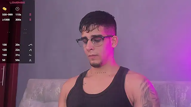 Snapshot of iamcamiloo_ chatting on January 9, 6:27 am iamcamiloo online show from January 9, 6:27 am