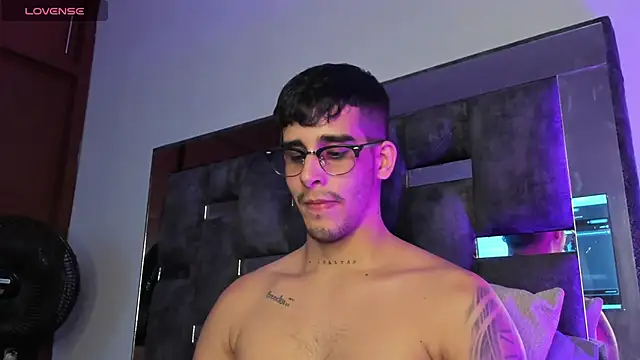 Snapshot of iamcamiloo_ chatting on March 16, 4:41 am iamcamiloo online show from March 16, 4:41 am