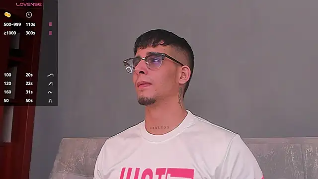 Snapshot of iamcamiloo_ chatting on December 18, 6:53 am iamcamiloo online show from December 18, 6:53 am