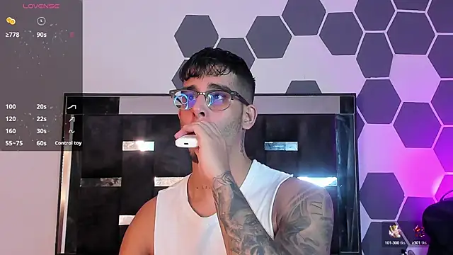Snapshot of iamcamiloo_ chatting on February 7, 4:37 am iamcamiloo online show from February 7, 4:37 am