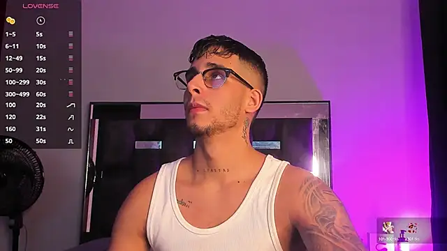 Snapshot of iamcamiloo_ chatting on March 2, 4:50 am iamcamiloo online show from March 2, 4:50 am